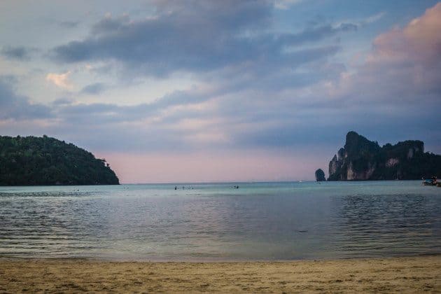 Lo Dalum Bay Phi Phi Don Thailand Photos